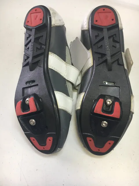 Used Avenir Grey/White Mens 8 Used Biking Shoes