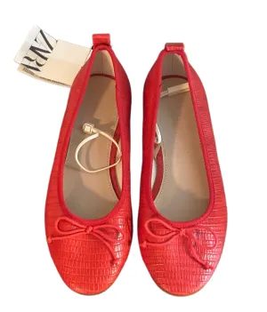 ZARA RED TEXTURED FLATS (SZ 32)